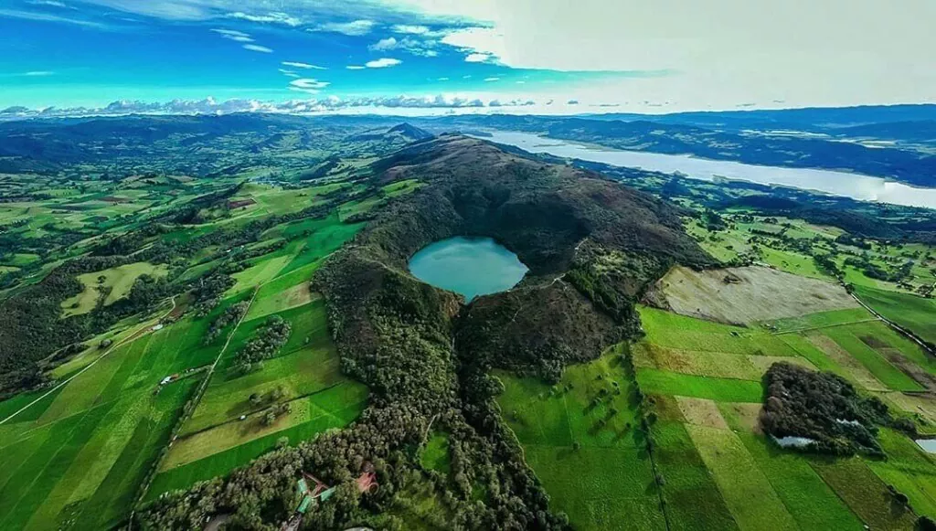Panorama Laguna de Guatavita.jpeg